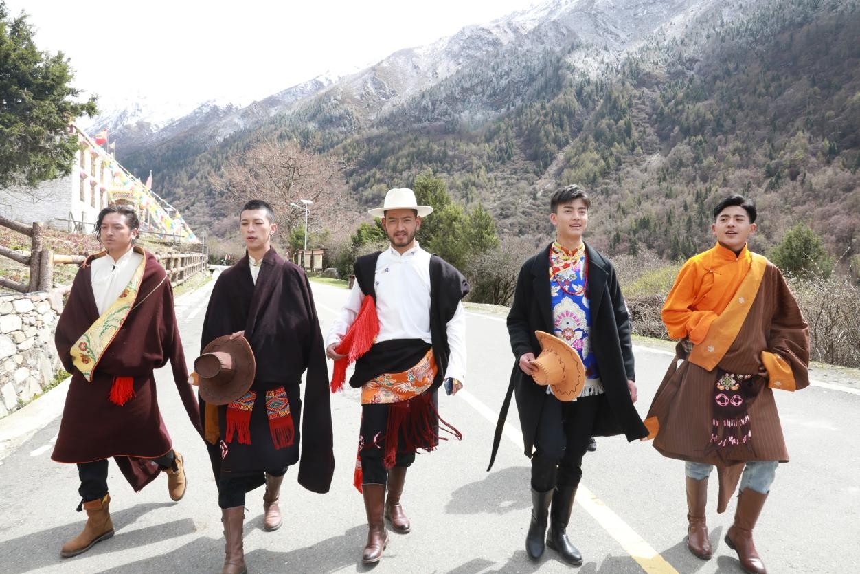 以少年之姿，扬民族之风—藏风美少年助推地区产业新发展