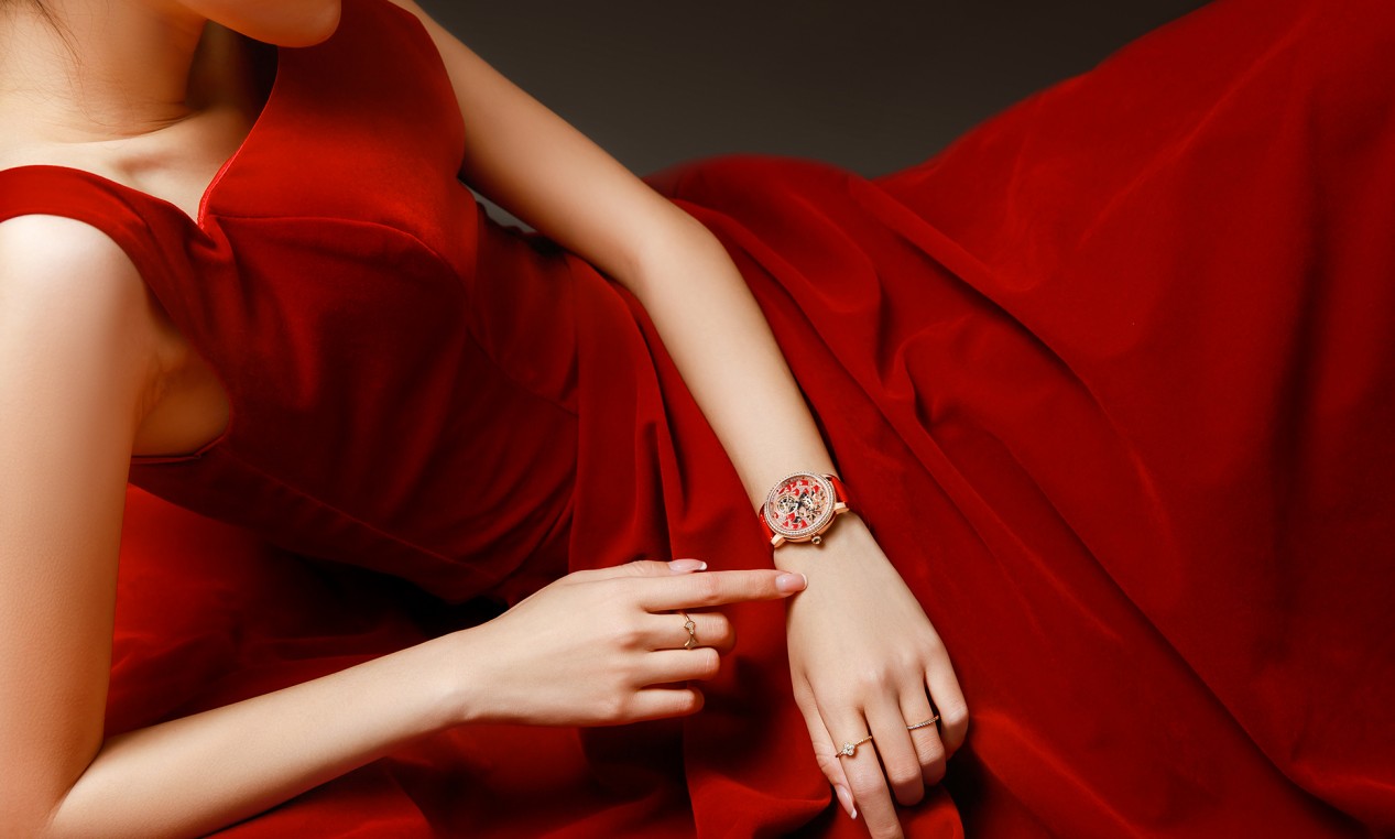 梦幻飘逸的女士手表，AILUO艾诺表L6159带你体验裙波涟漪