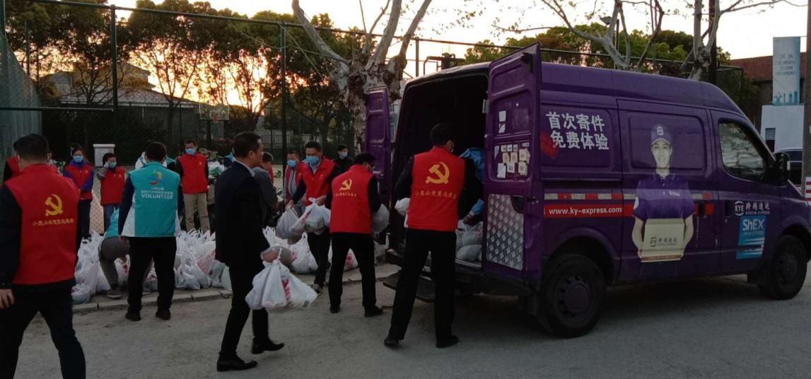 跨越速运司机师傅支援上海，共同守“沪”我们的家园！