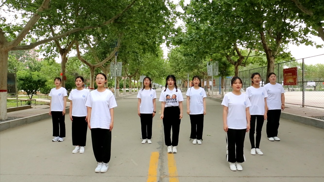 贺阳教育集团学生用手语舞庆祝母亲节，愿天下母亲健康快乐