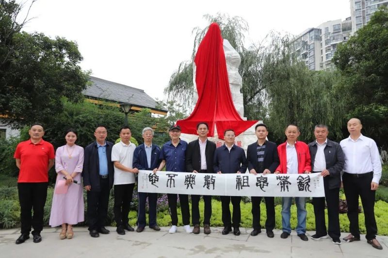 植茶始祖吴理真汉白玉雕像在成都茶文化公园揭幕4