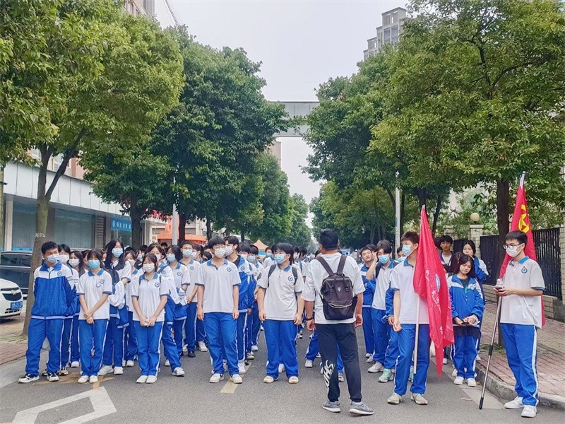 四川兴科城市交通高级技工学校师生开展踏青活动