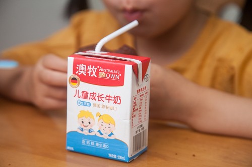 成美咨询丨再造一个“王老吉”，澳牧儿童牛奶从零开始的定位之路。