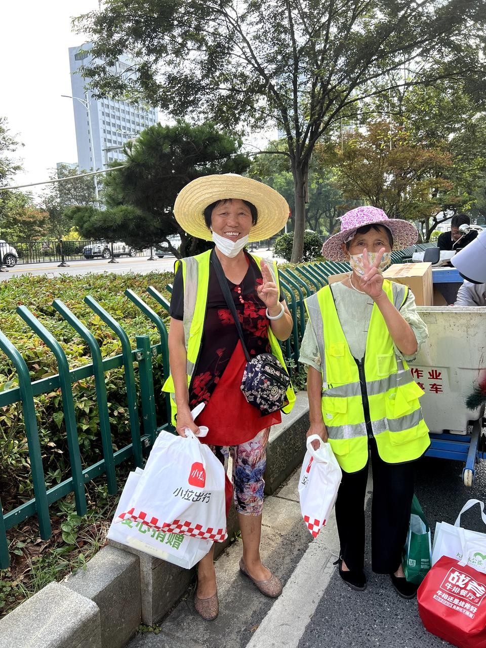 小拉出行夏日清补凉 致敬高温下的劳动者