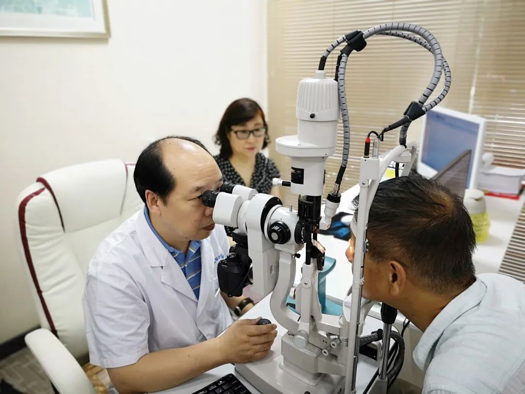 三焦点散光晶体植入术在上海和平眼科医院成功完成
