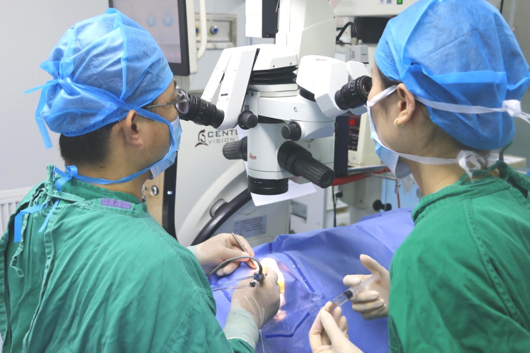 青岛首批！散光矫正型三焦点晶体植入手术在青岛华厦眼科成功实施