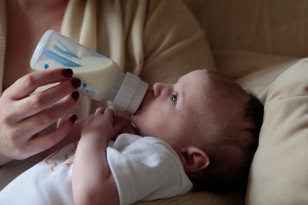 宝宝需要、家长放心，澳优淳璀有机奶粉让育儿更简单