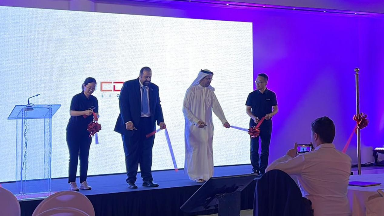 芒果体育迪拜首家西顿照明灯光体验店正式开业(图1)